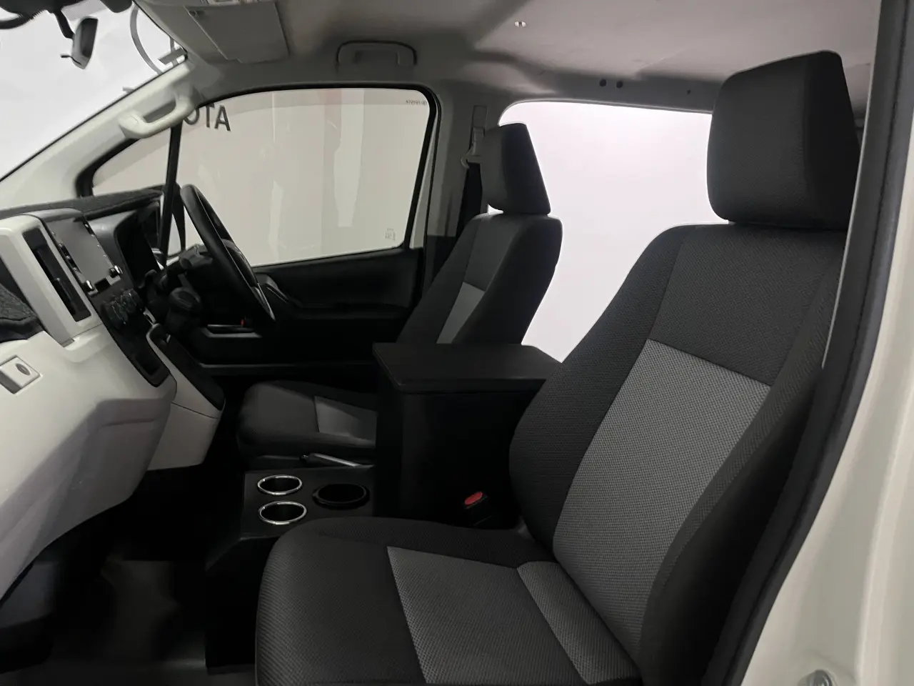 2019 TOYOTA HIACE Image 10