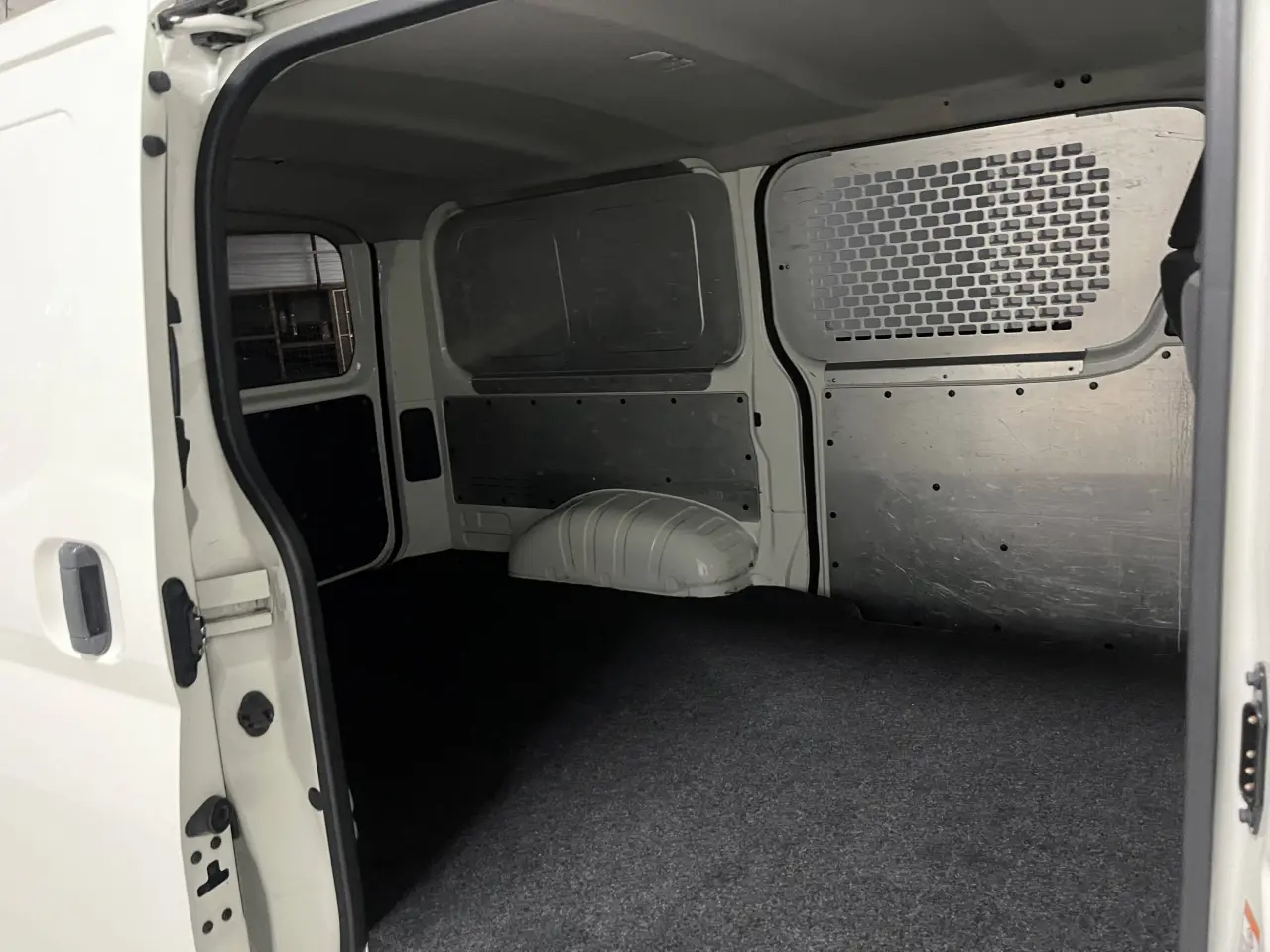 2019 TOYOTA HIACE Image 12