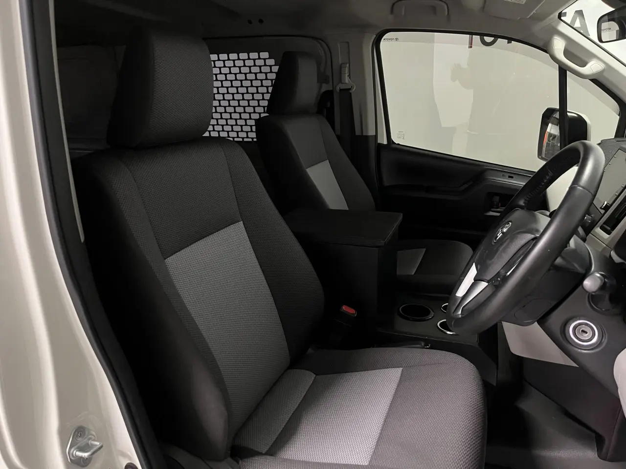 2019 TOYOTA HIACE Image 9