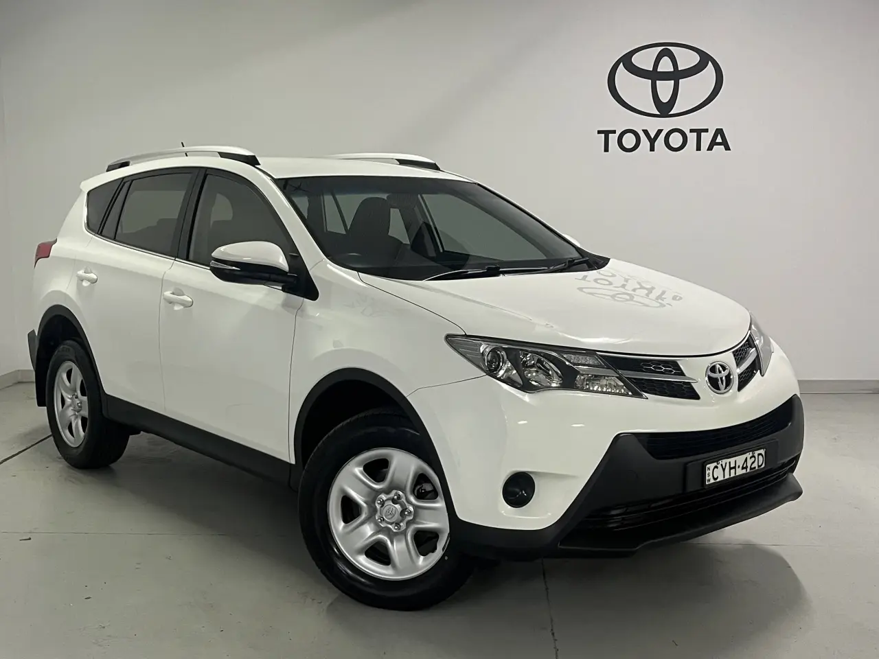 2015 TOYOTA RAV4 Image 1