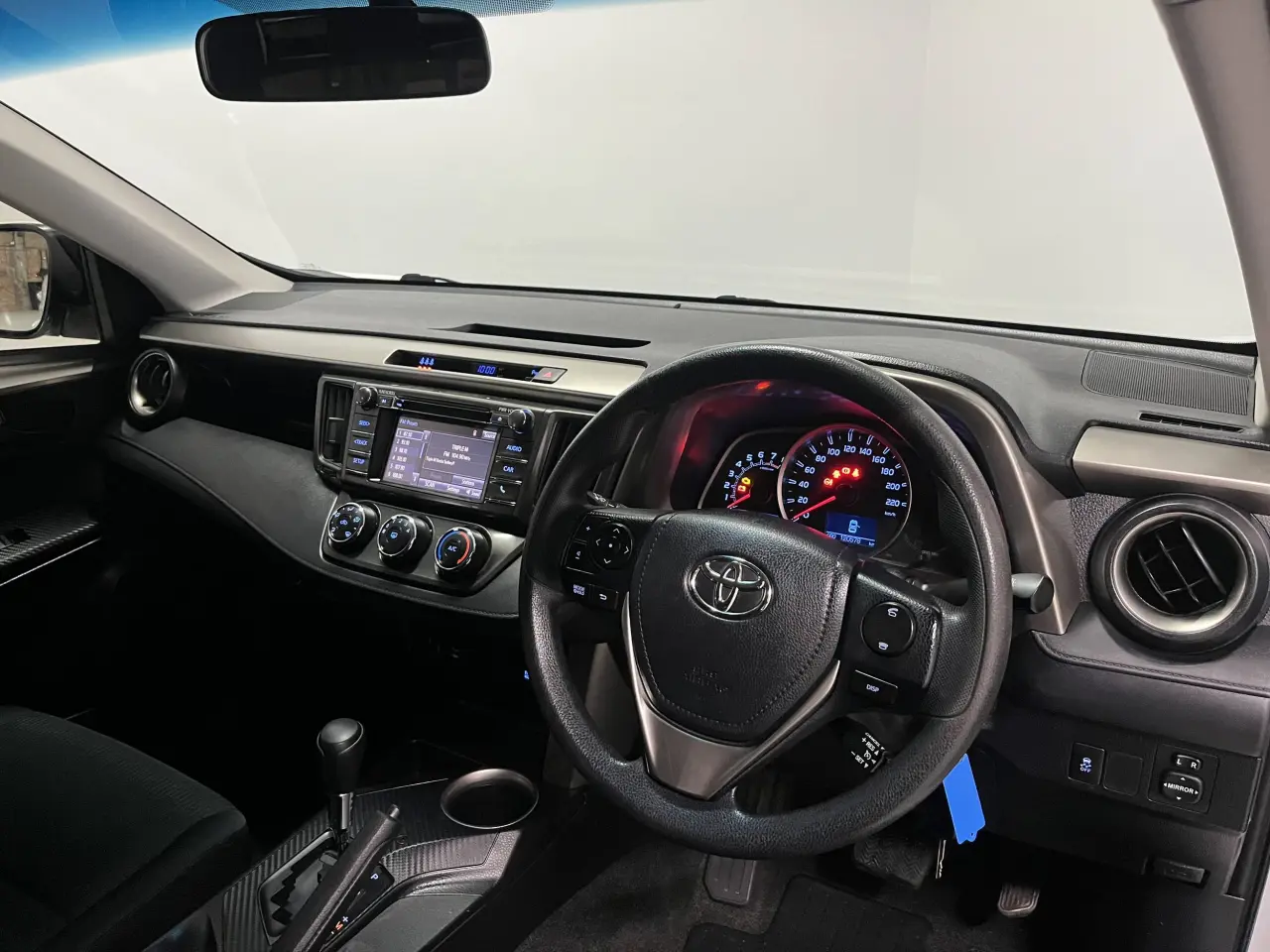 2015 TOYOTA RAV4 Image 13