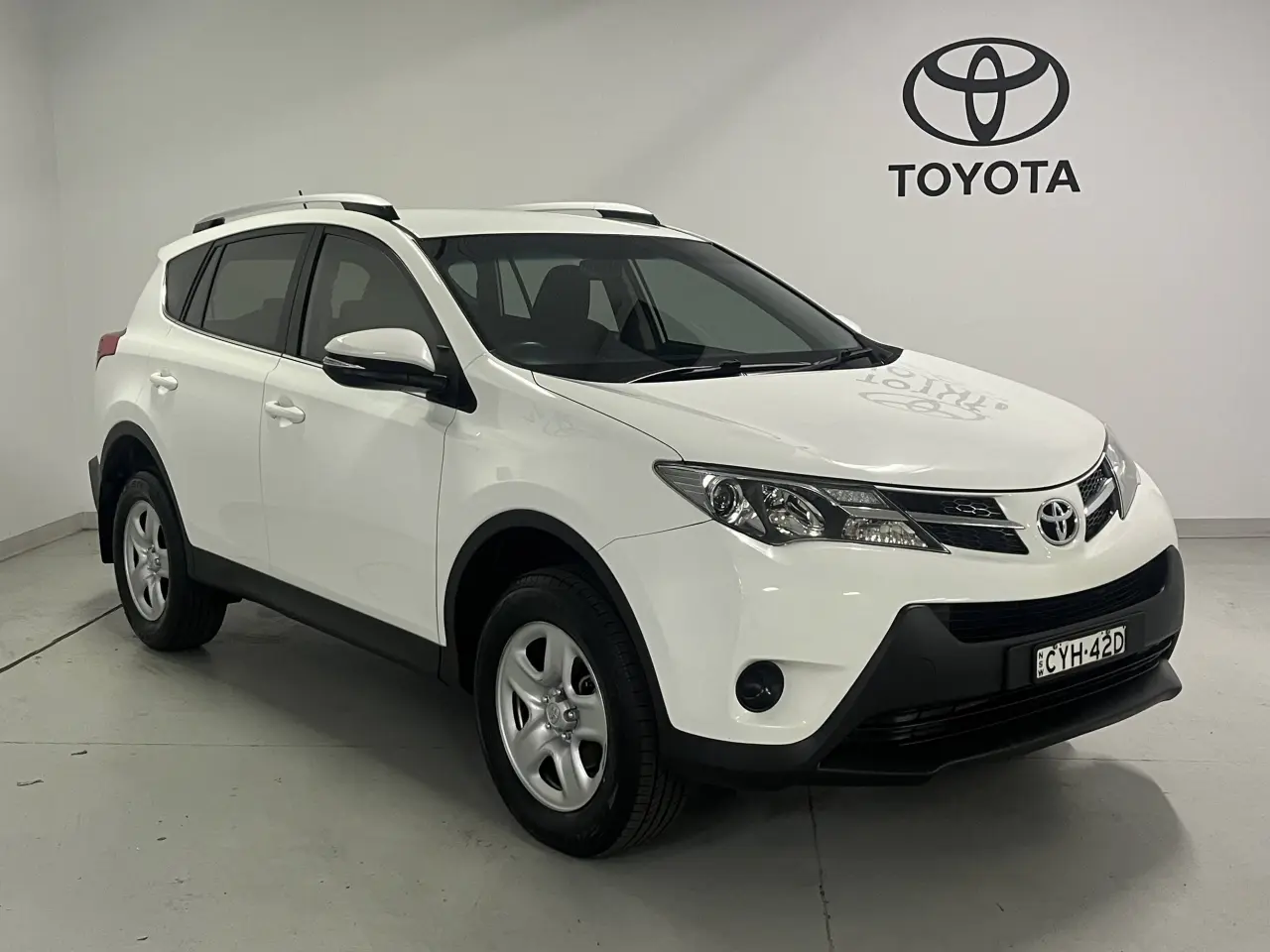 2015 TOYOTA RAV4 Image 2