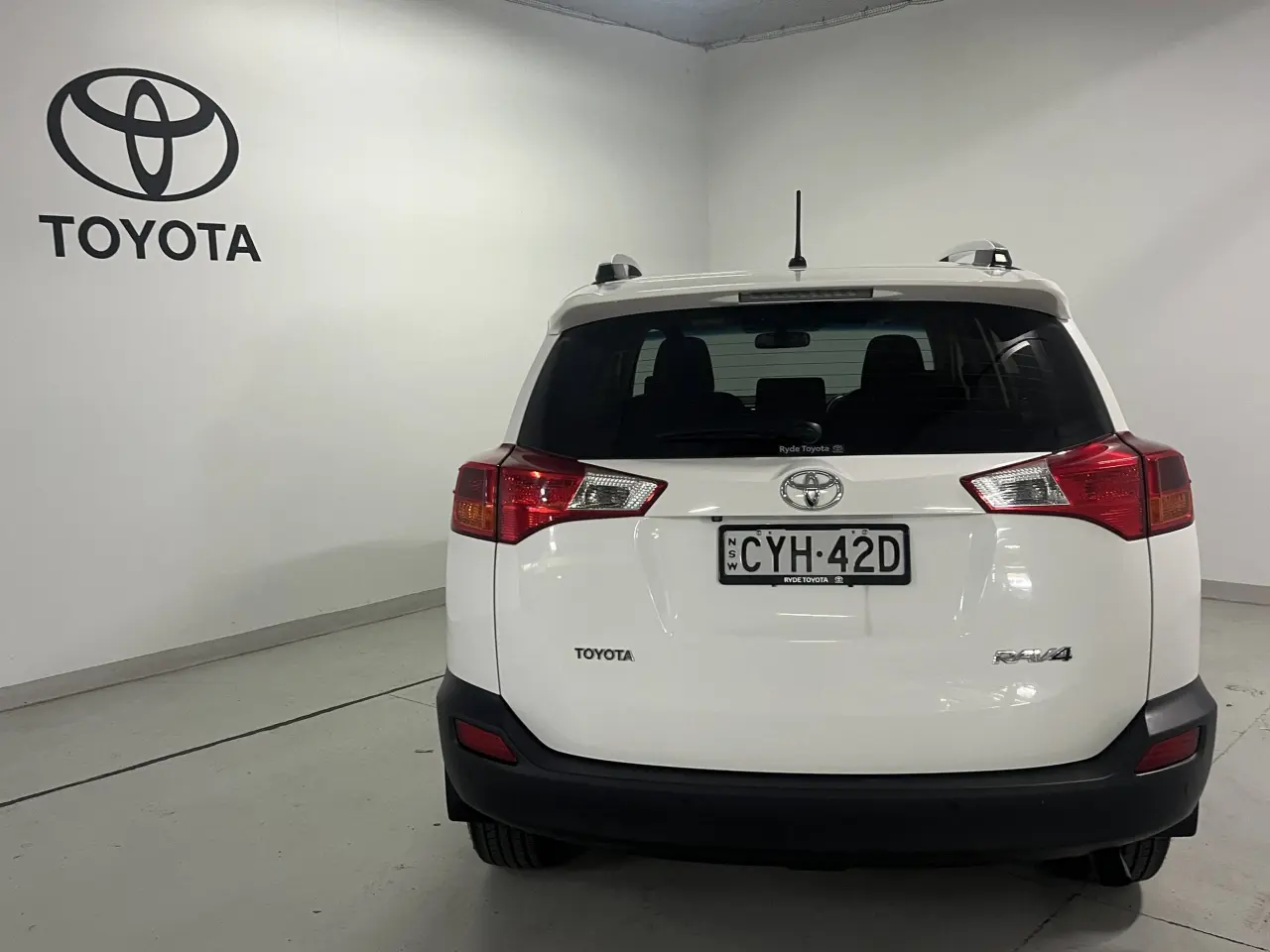 2015 TOYOTA RAV4 Image 6