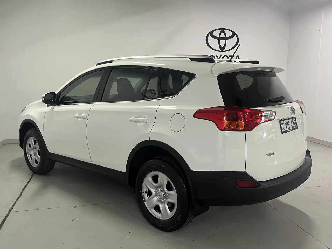 2015 TOYOTA RAV4 Image 7