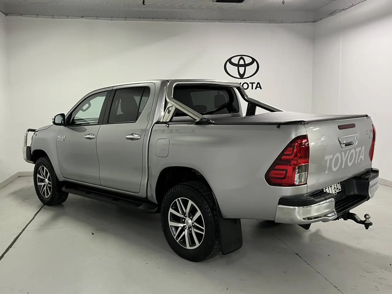 2020 TOYOTA HILUX Image 7