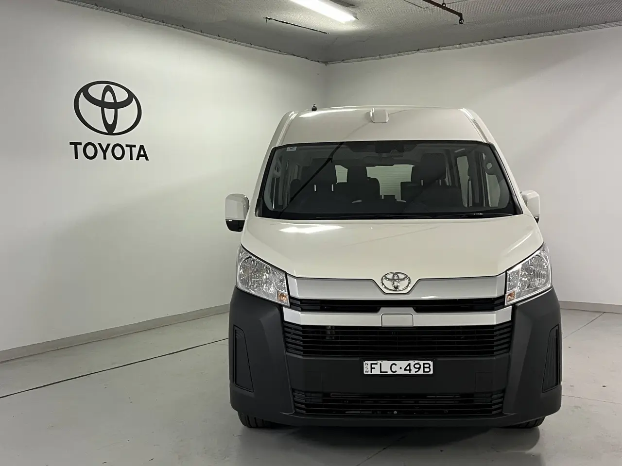 2024 TOYOTA HIACE Image 3