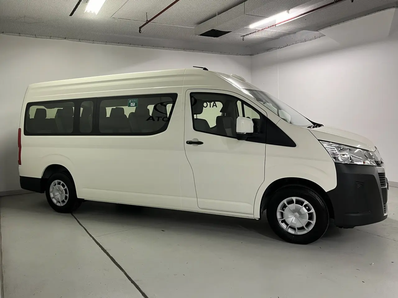 2024 TOYOTA HIACE Image 4