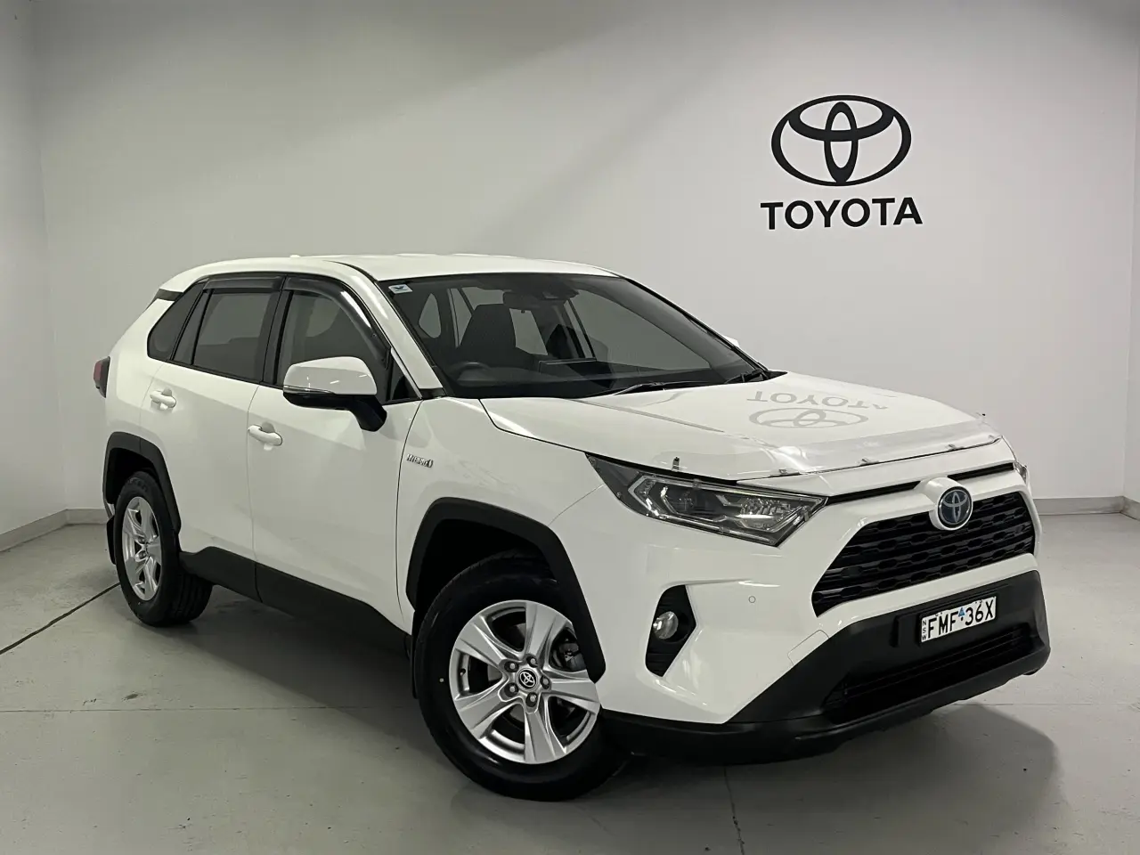 2019 Toyota Rav4 Hybrid Gallery Image 1