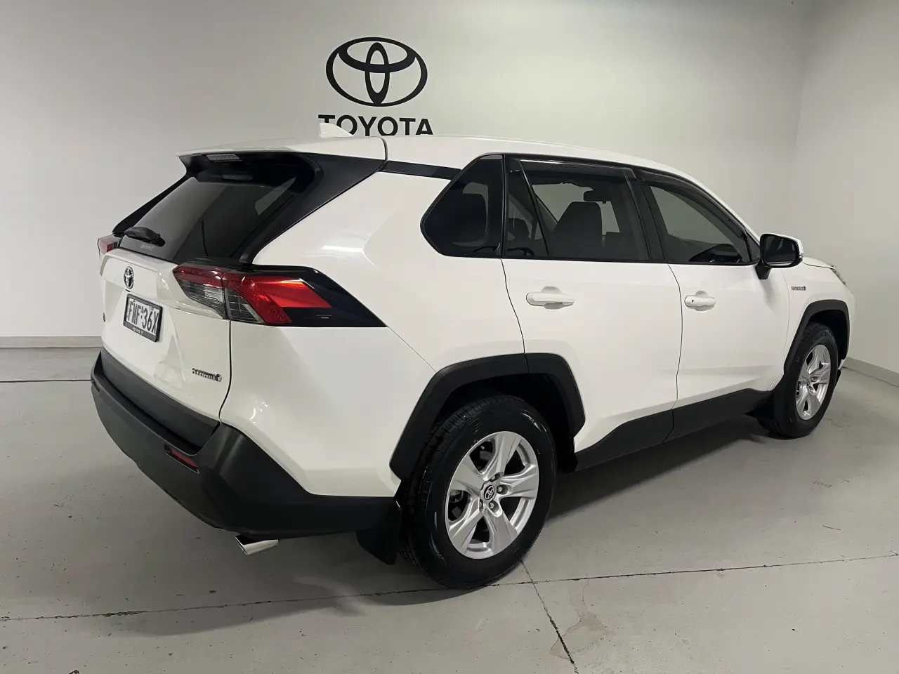 2019 Toyota Rav4 Hybrid Gallery Image 5