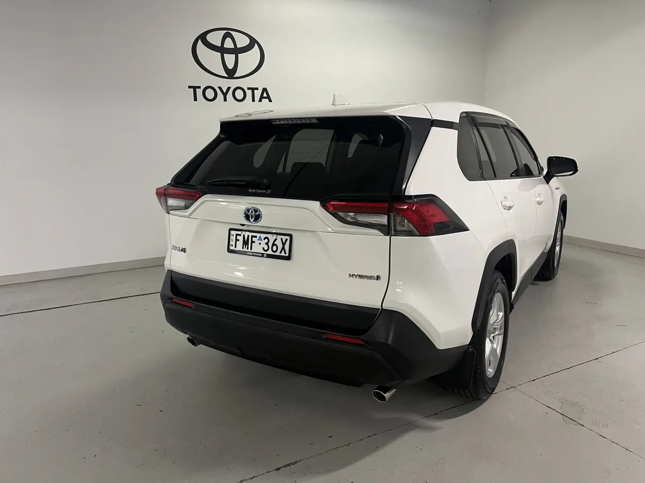 2019 Toyota Rav4 Hybrid Gallery Image 6