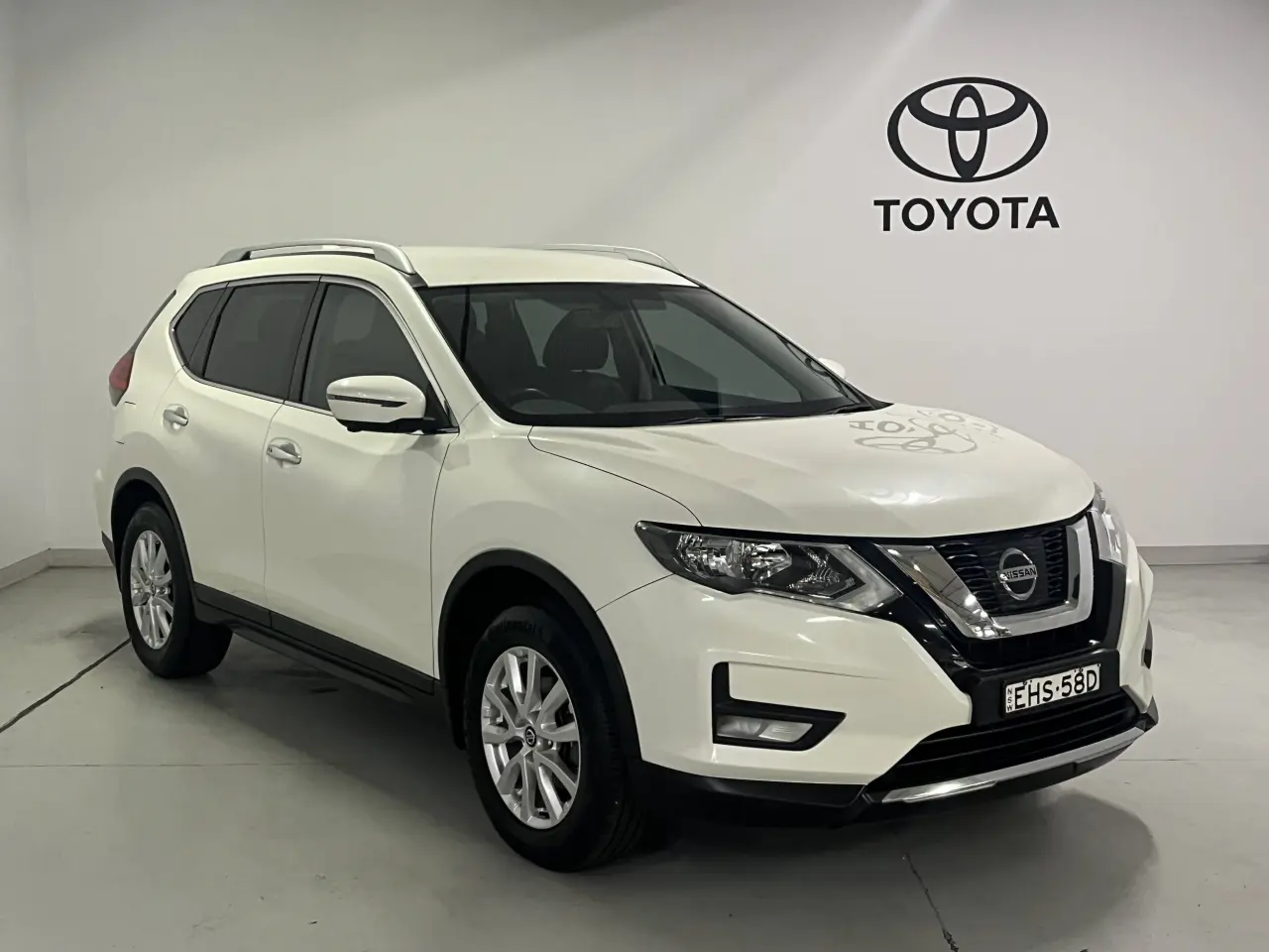 2019 Nissan X-Trail Gallery Image 2