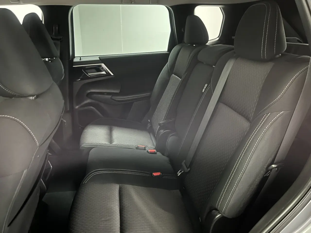 2022 Mitsubishi Outlander Gallery Image 11