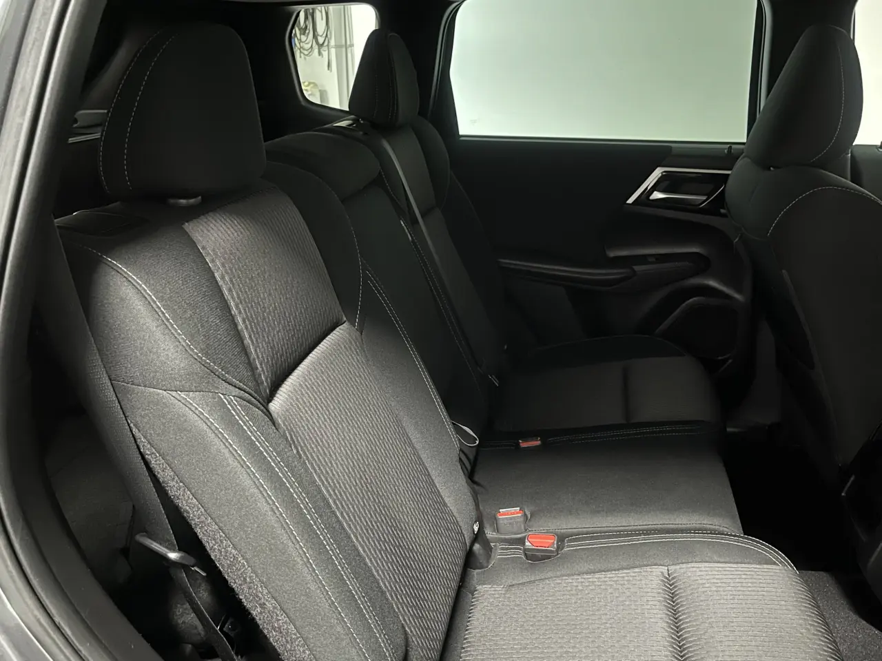 2022 Mitsubishi Outlander Gallery Image 12