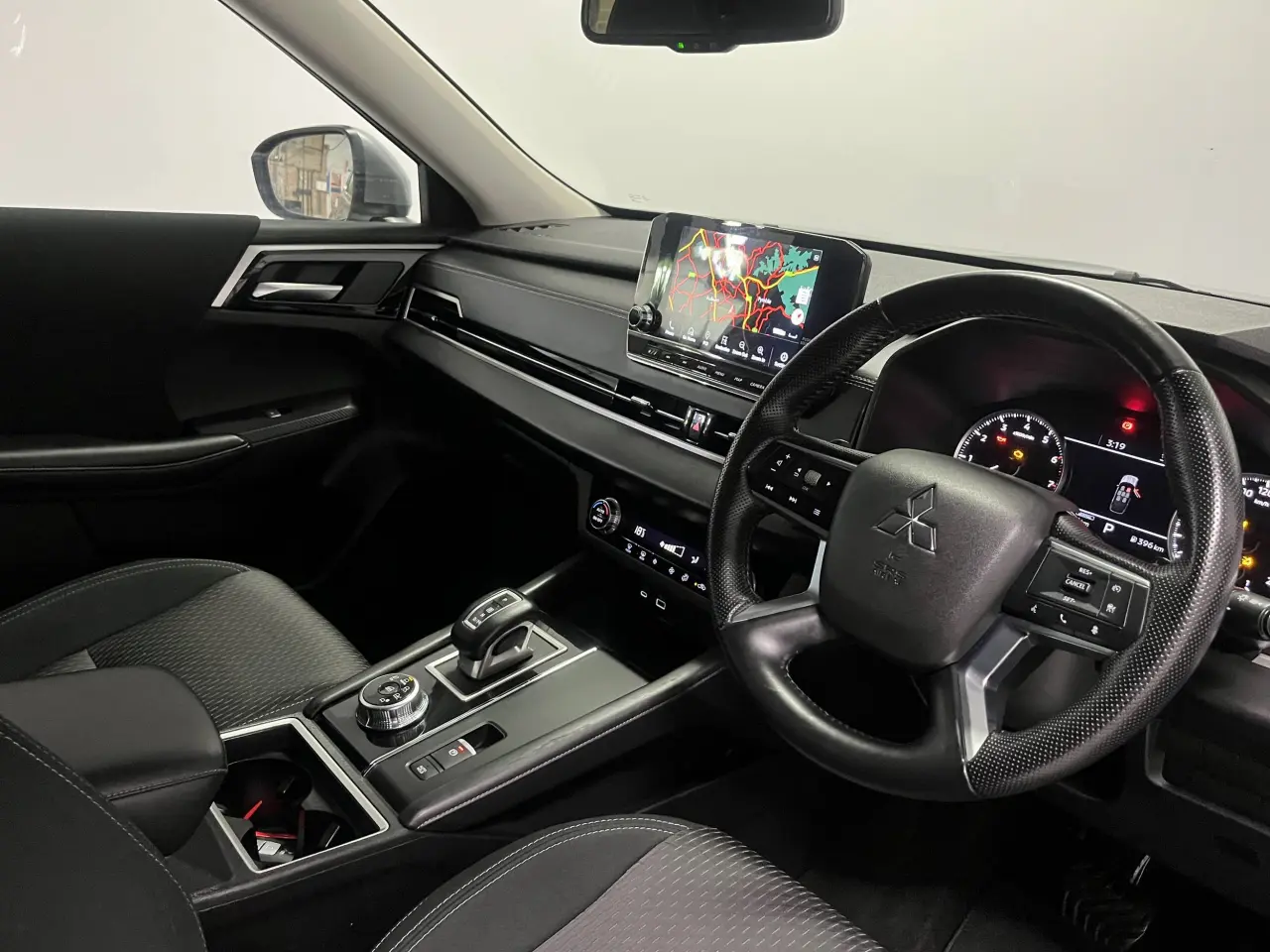 2022 Mitsubishi Outlander Gallery Image 13