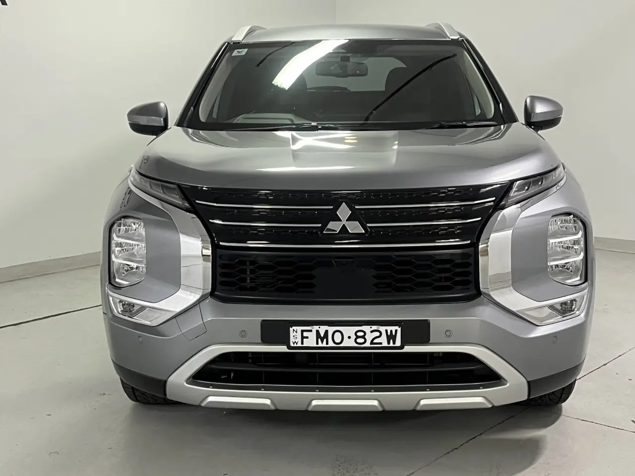 2022 Mitsubishi Outlander Gallery Image 3