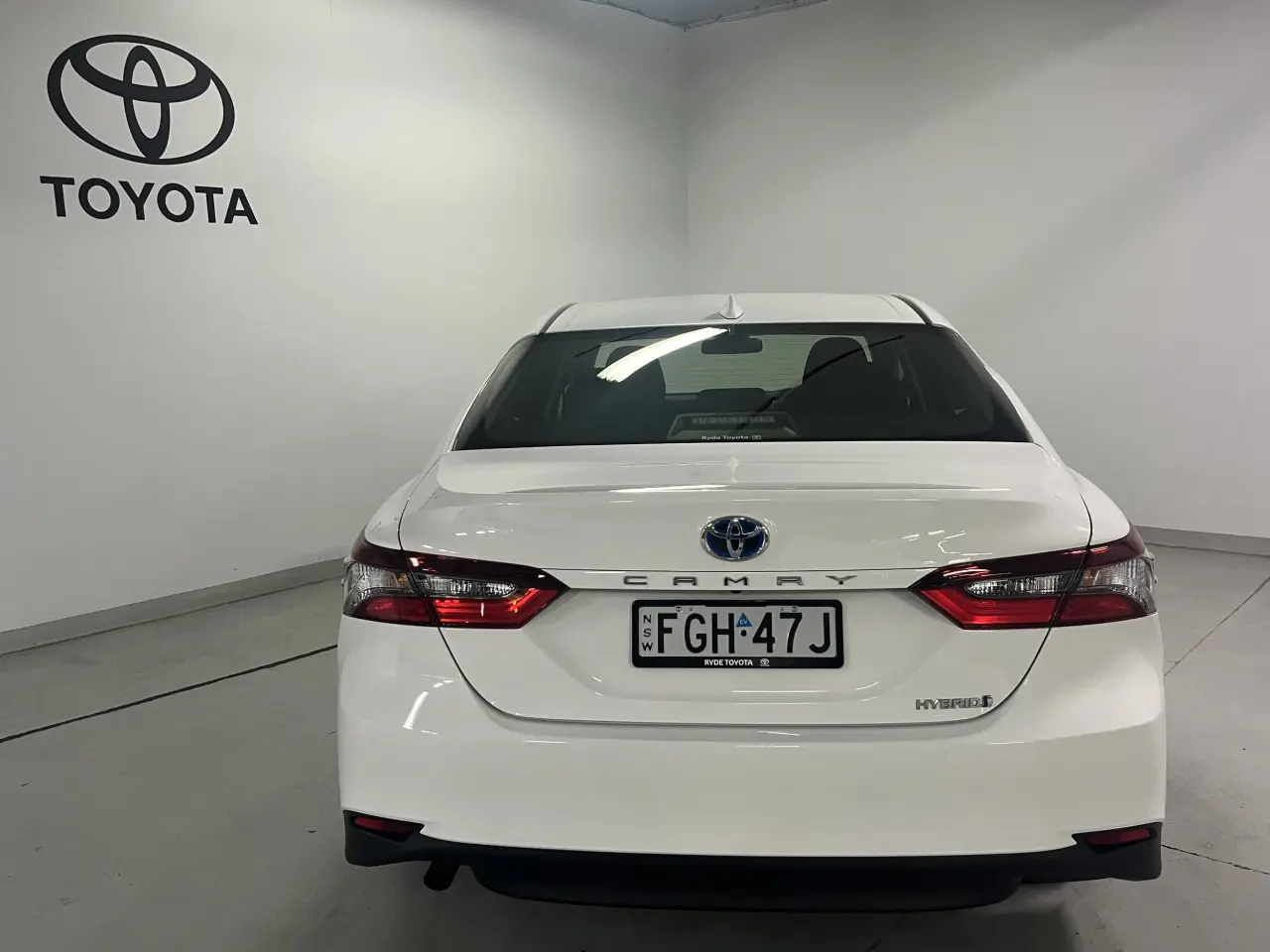 2024 Toyota Camry Hybrid Gallery Image 6