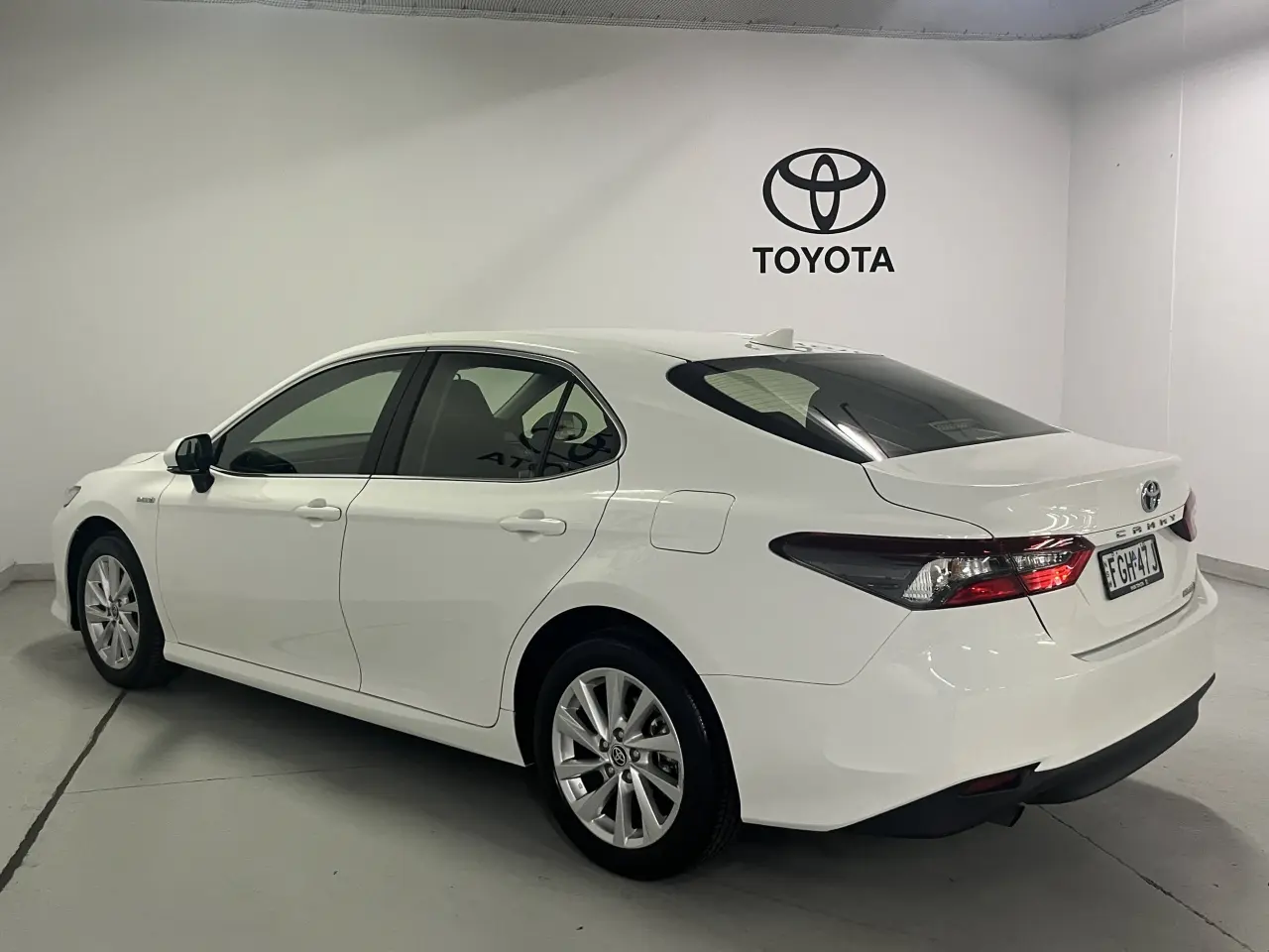 2024 Toyota Camry Hybrid Gallery Image 7