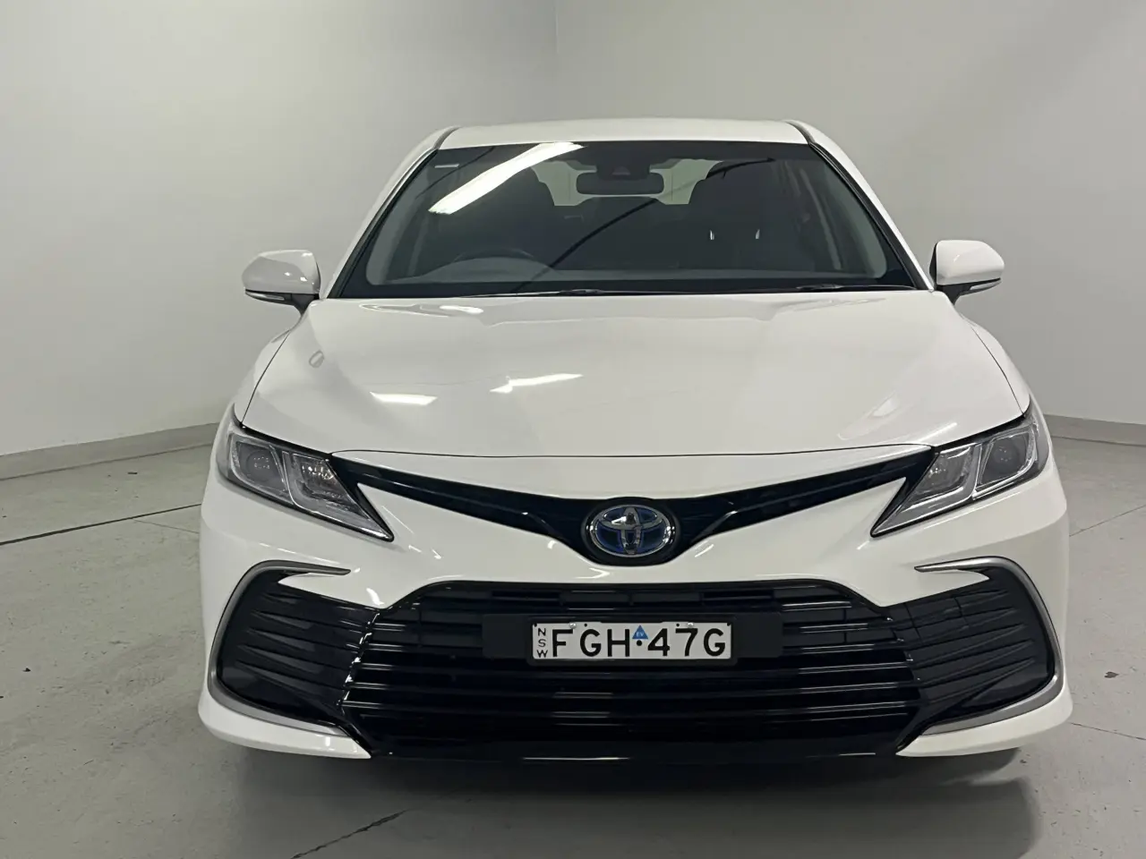 2024 Toyota Camry Hybrid Gallery Image 3