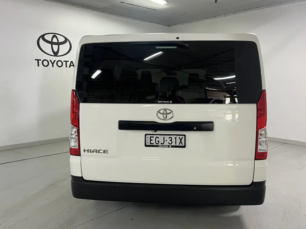 2019 Toyota Hiace Gallery Image 5