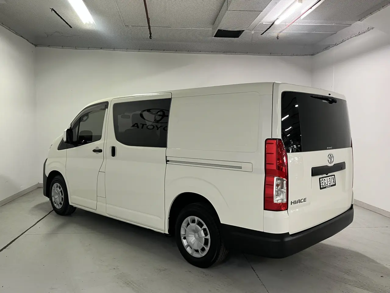 2019 Toyota Hiace Gallery Image 6