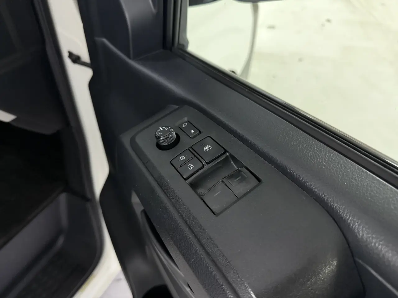 2019 Toyota Hiace Gallery Image 20