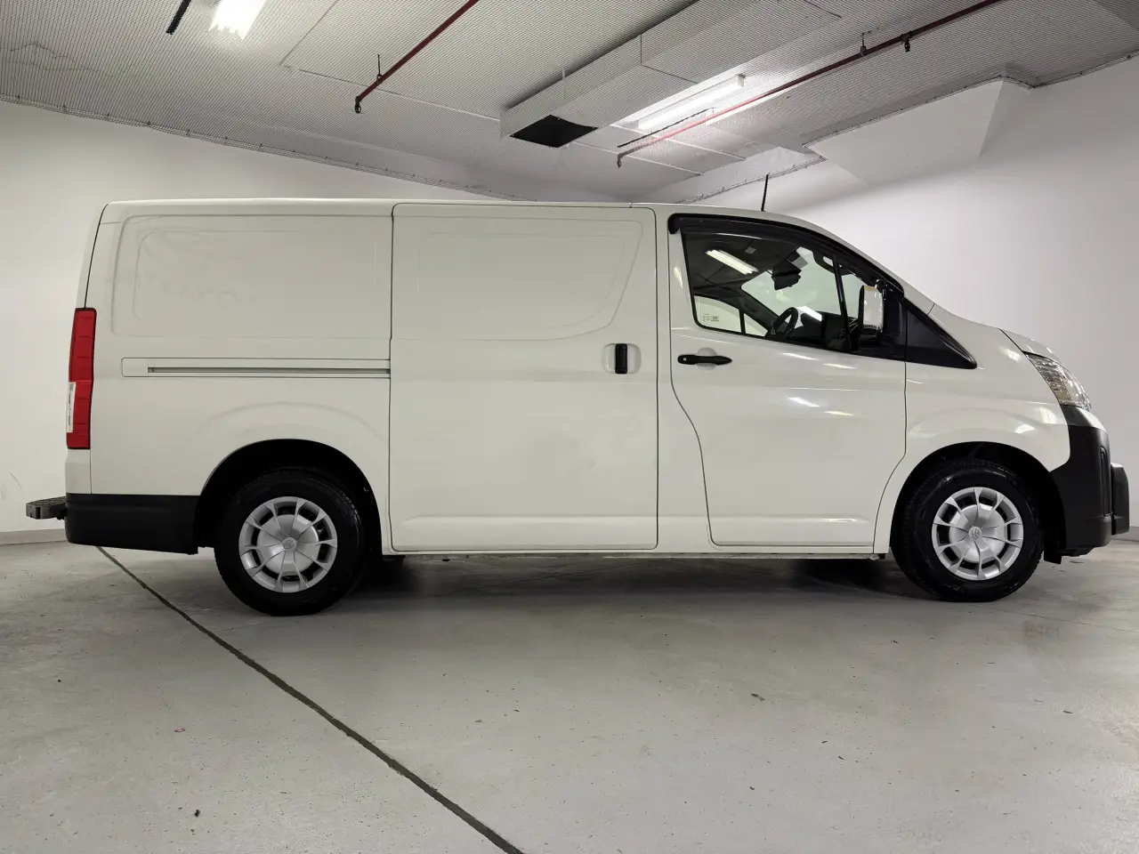 2019 Toyota Hiace Gallery Image 21