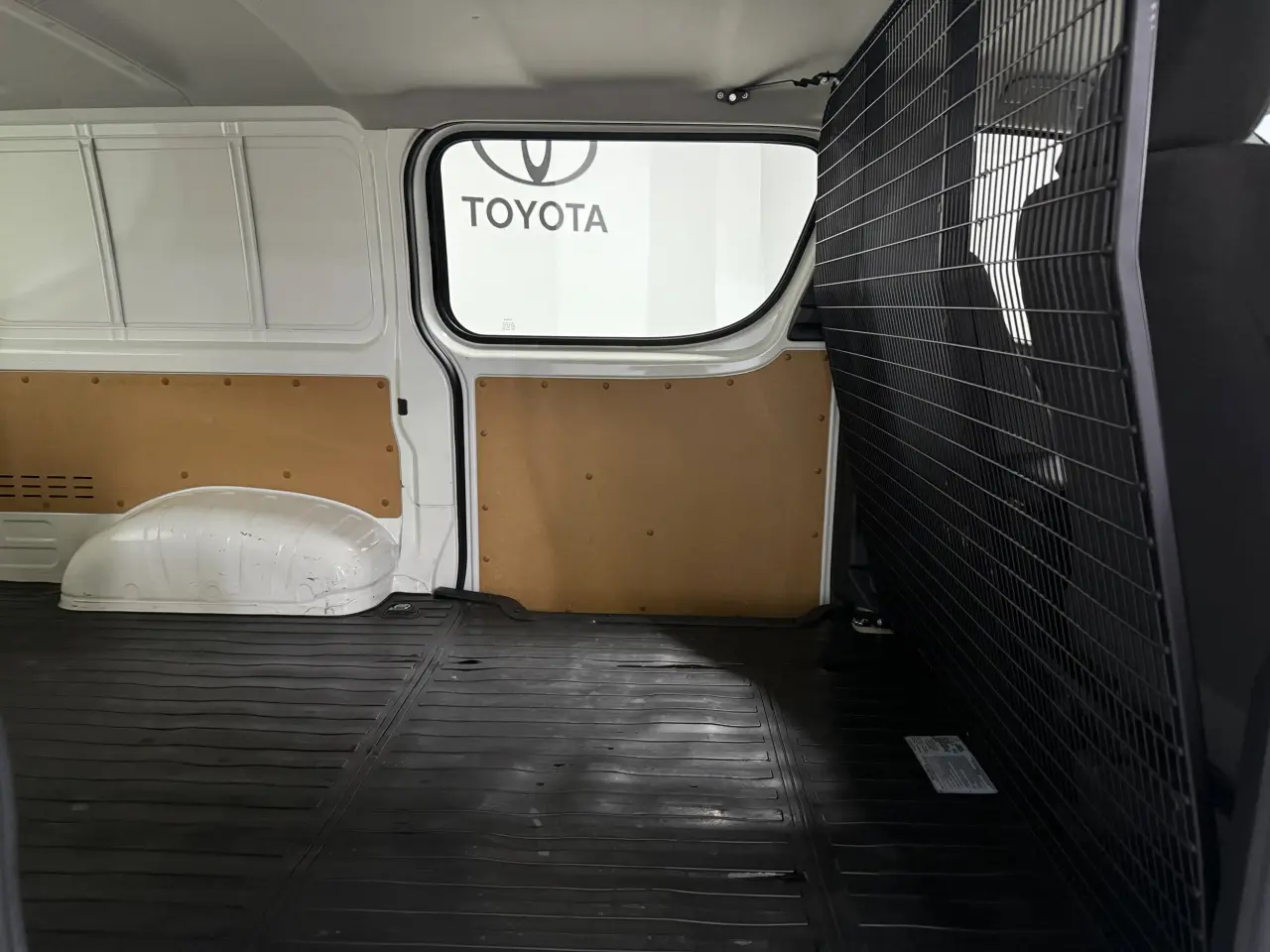 2019 Toyota Hiace Gallery Image 4