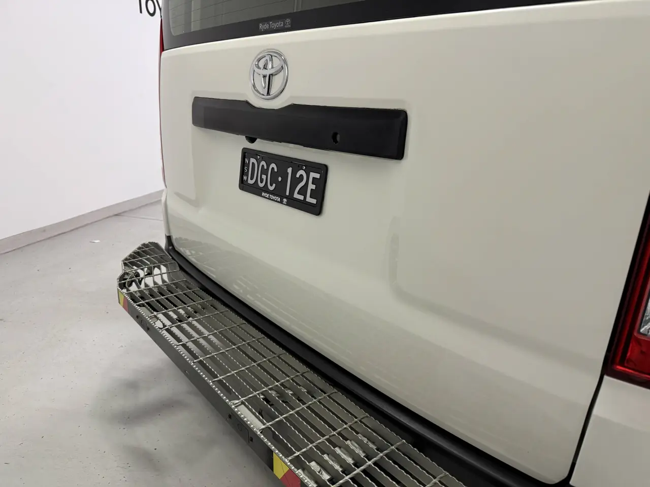 2019 Toyota Hiace Gallery Image 6