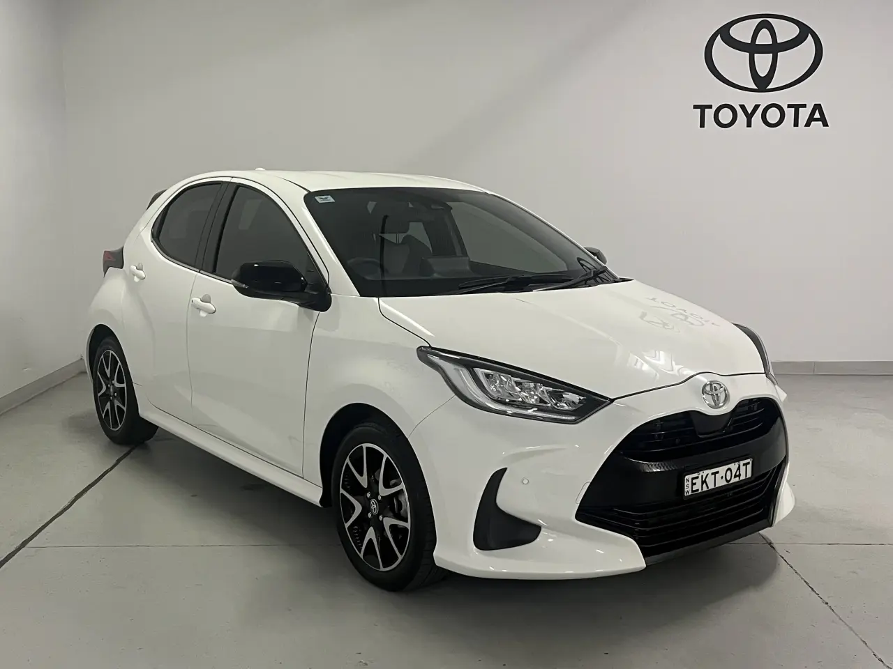 2020 Toyota Yaris Gallery Image 2