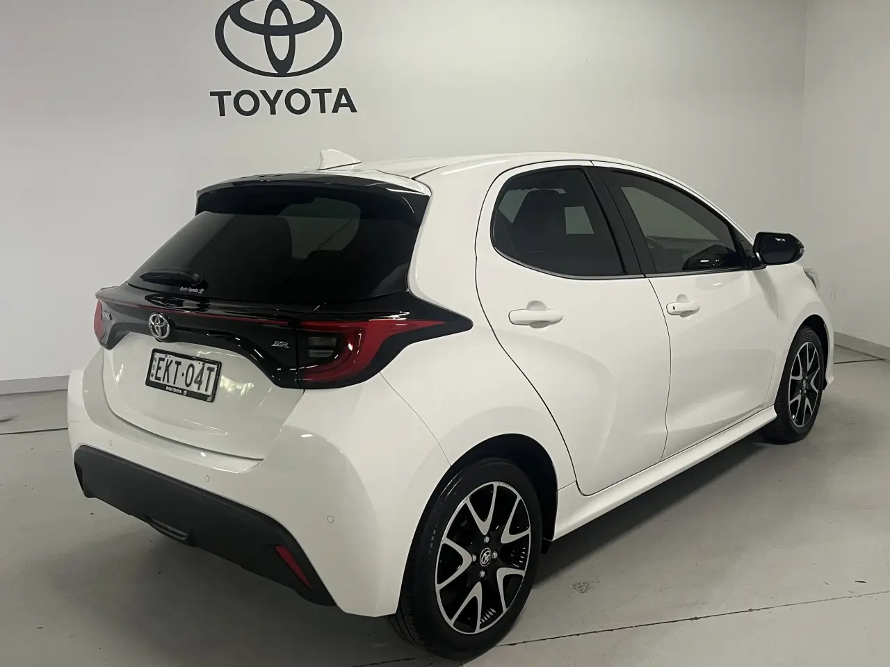 2020 Toyota Yaris Gallery Image 5