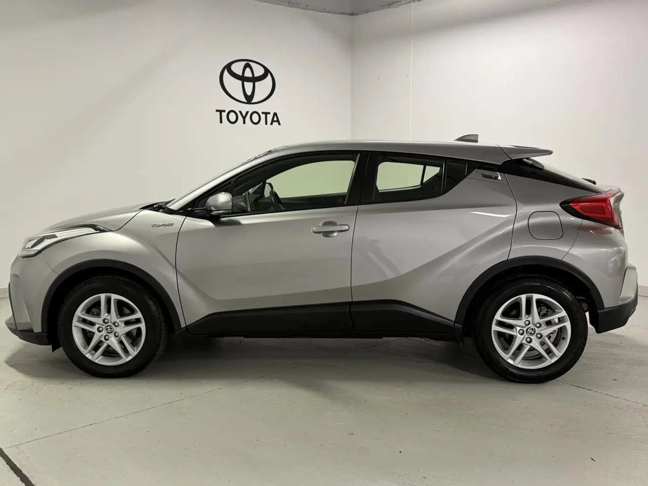 2021 Toyota C-Hr Gallery Image 7