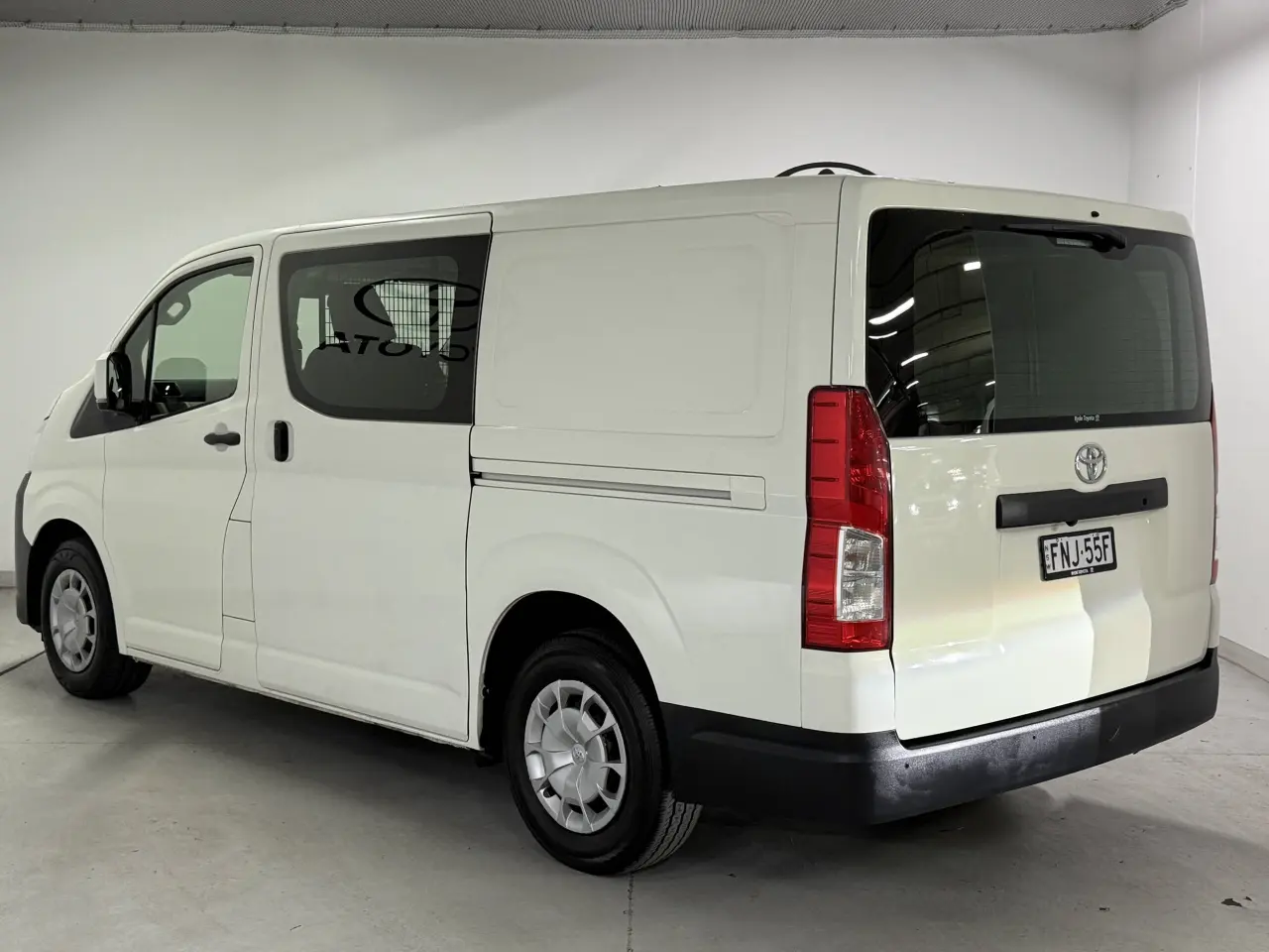 2020 Toyota Hiace Gallery Image 8