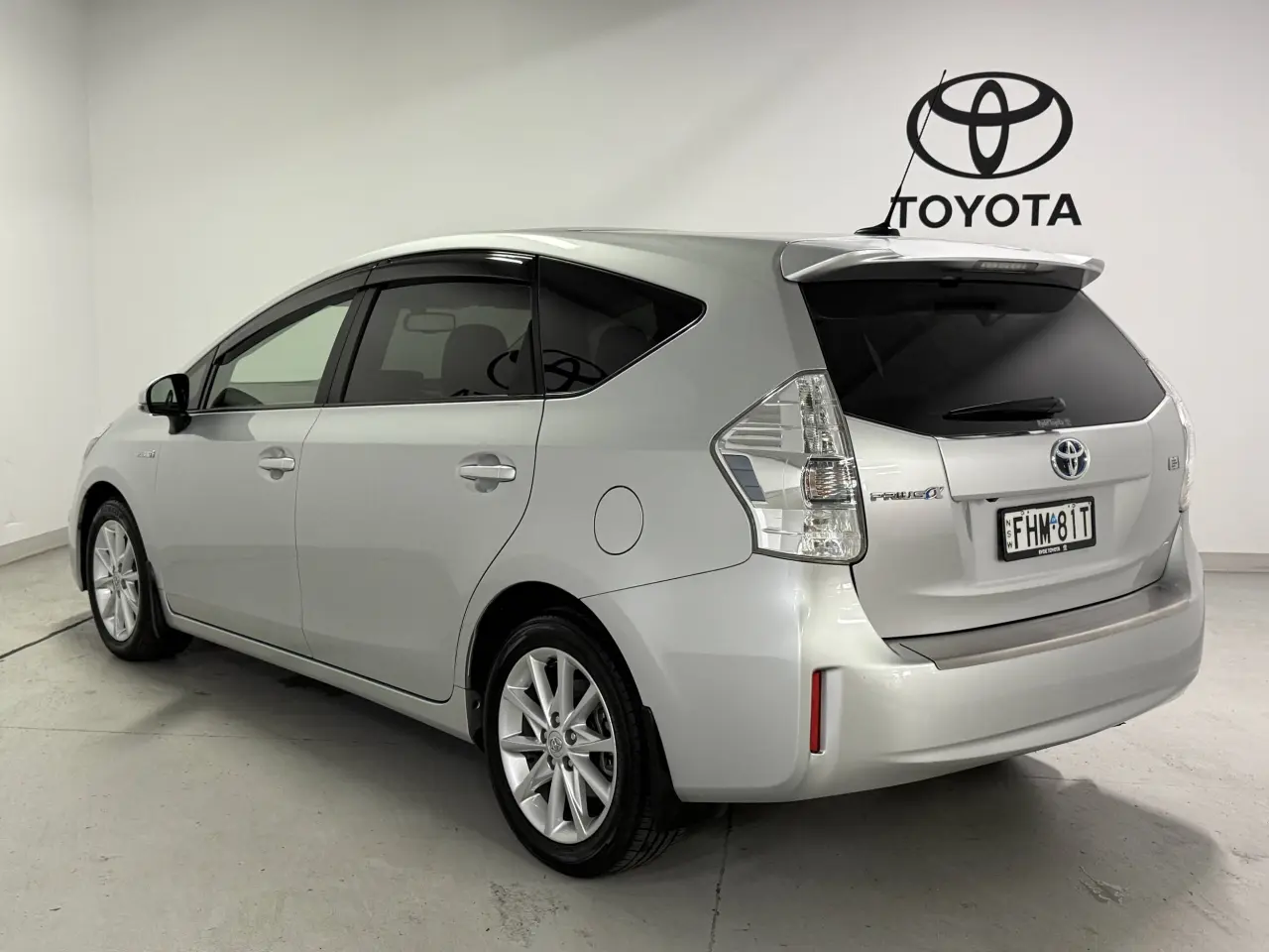 2012 Toyota Prius V Gallery Image 6