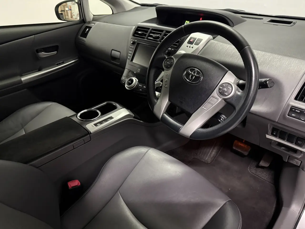 2012 Toyota Prius V Gallery Image 9