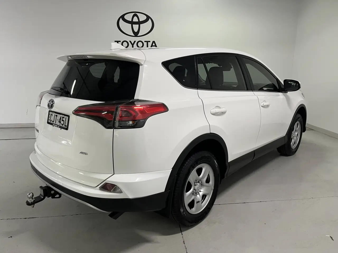 2018 Toyota Rav4 Gallery Image 5