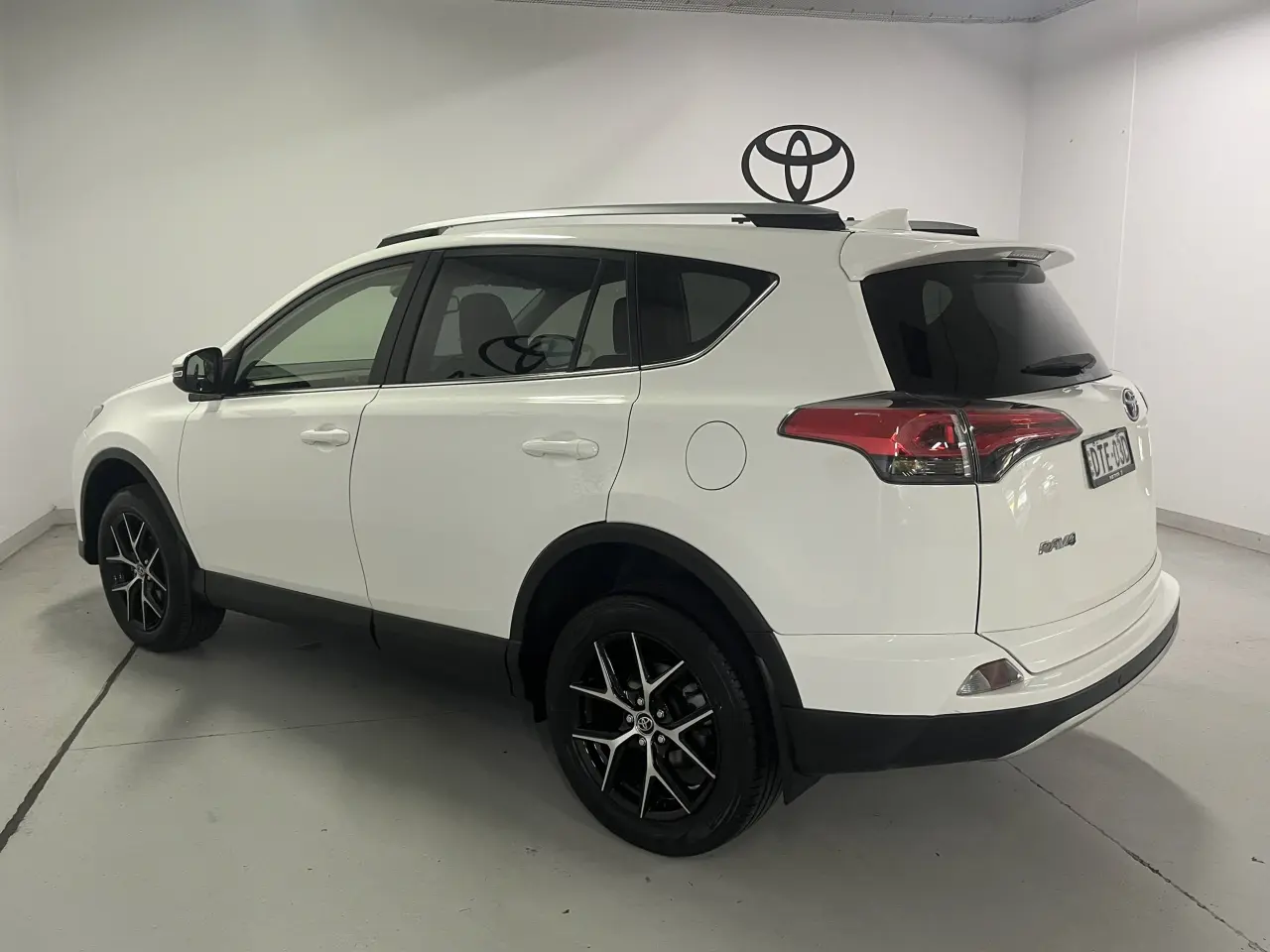 2017 Toyota Rav4 Gallery Image 7