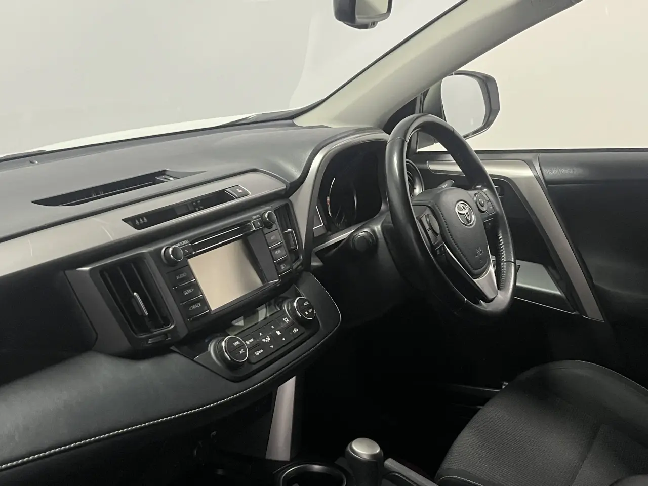 2017 Toyota Rav4 Gallery Image 9