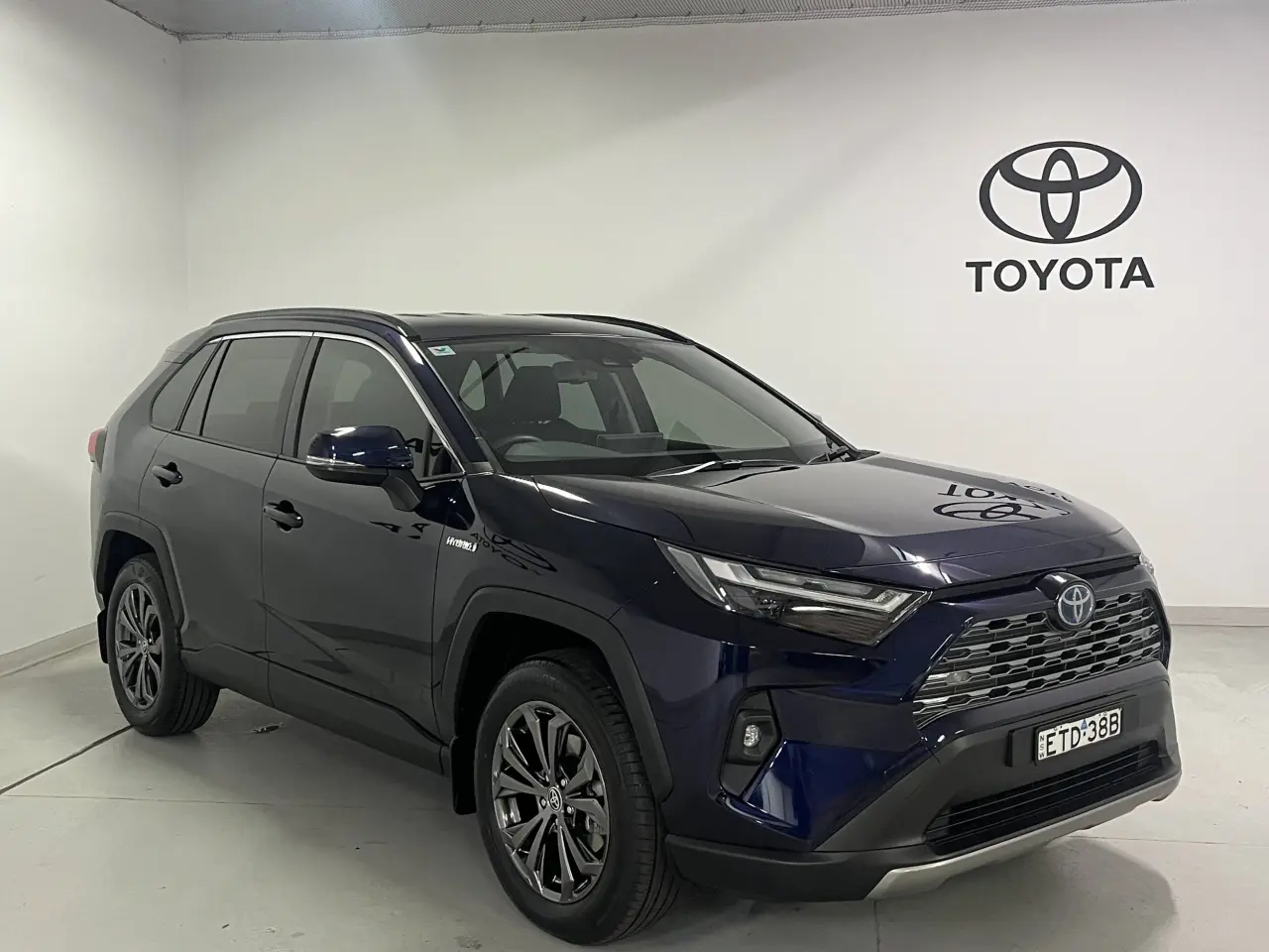 2022 Toyota Rav4 Hybrid Gallery Image 2