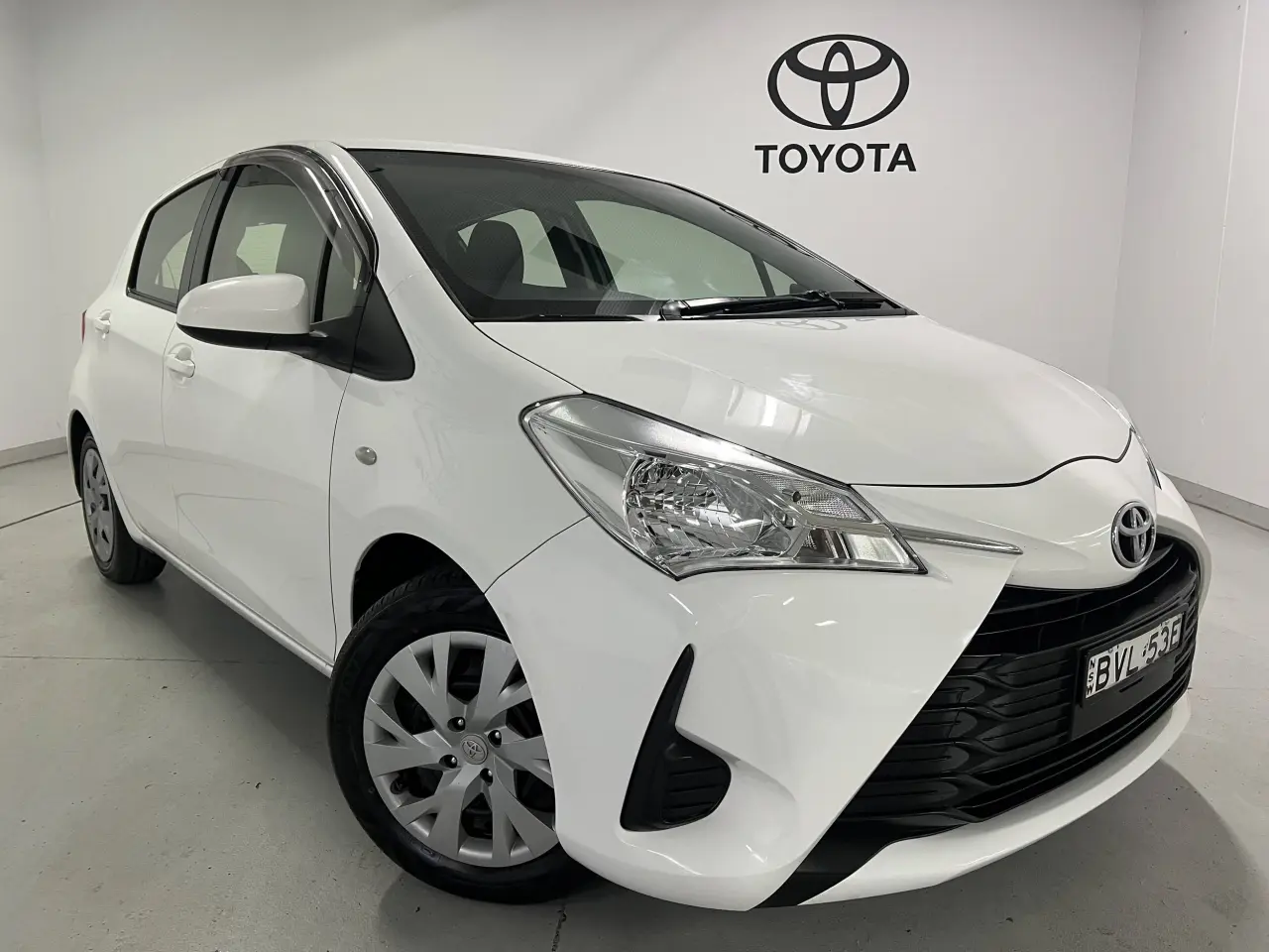 2017 TOYOTA YARIS Gallery Image 1