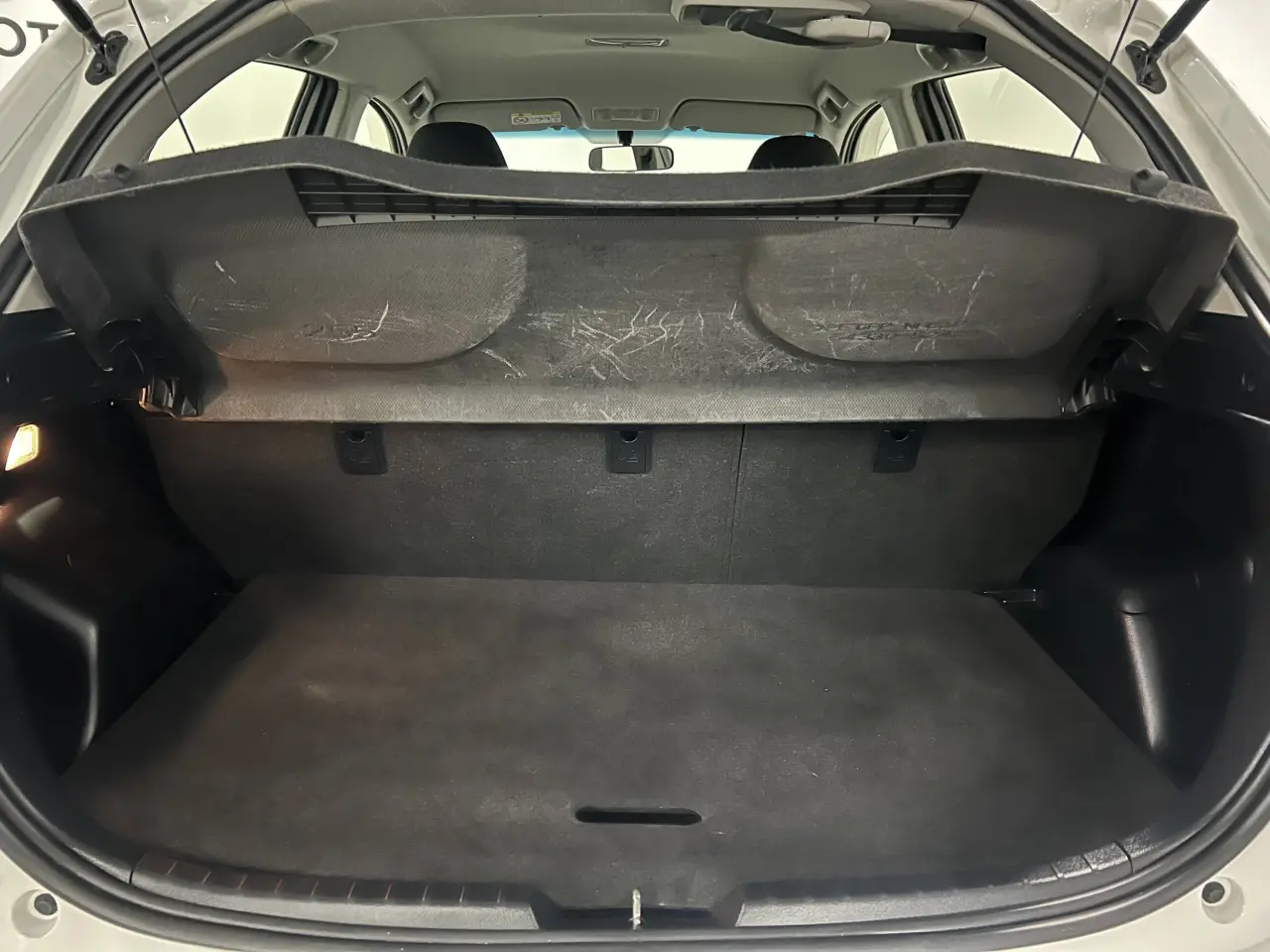 2017 TOYOTA YARIS Gallery Image 12