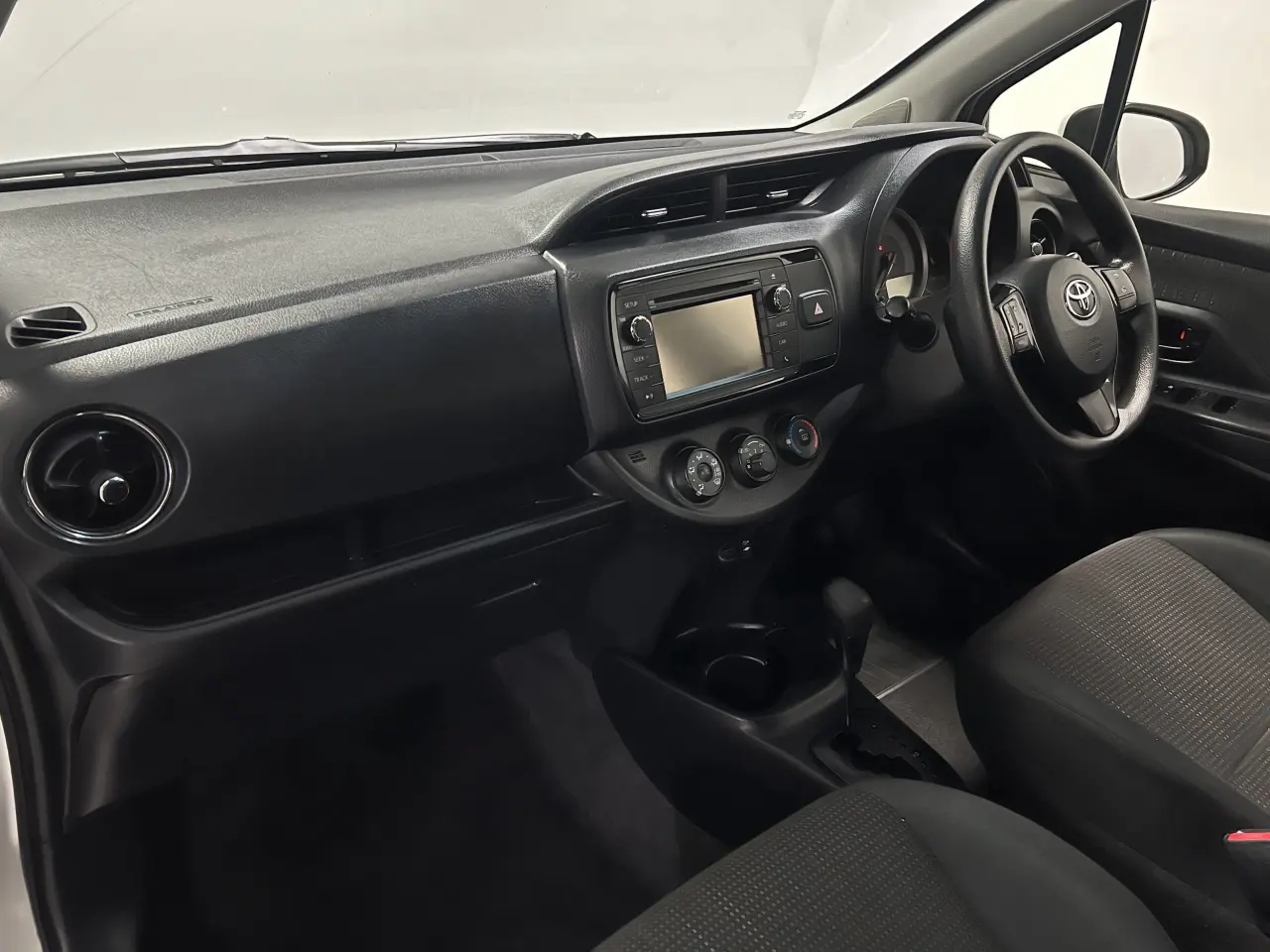 2017 TOYOTA YARIS Gallery Image 14