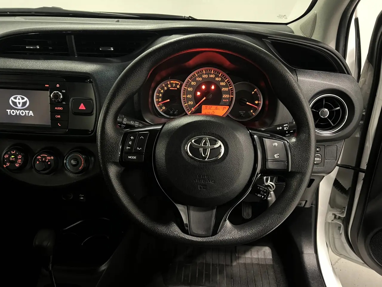 2017 TOYOTA YARIS Gallery Image 16