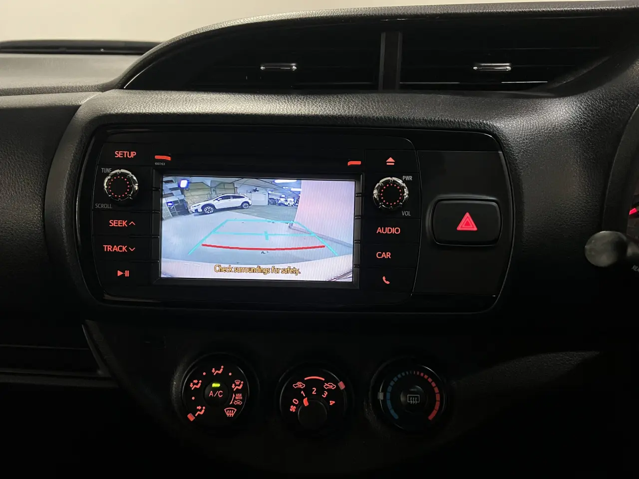 2017 TOYOTA YARIS Gallery Image 18