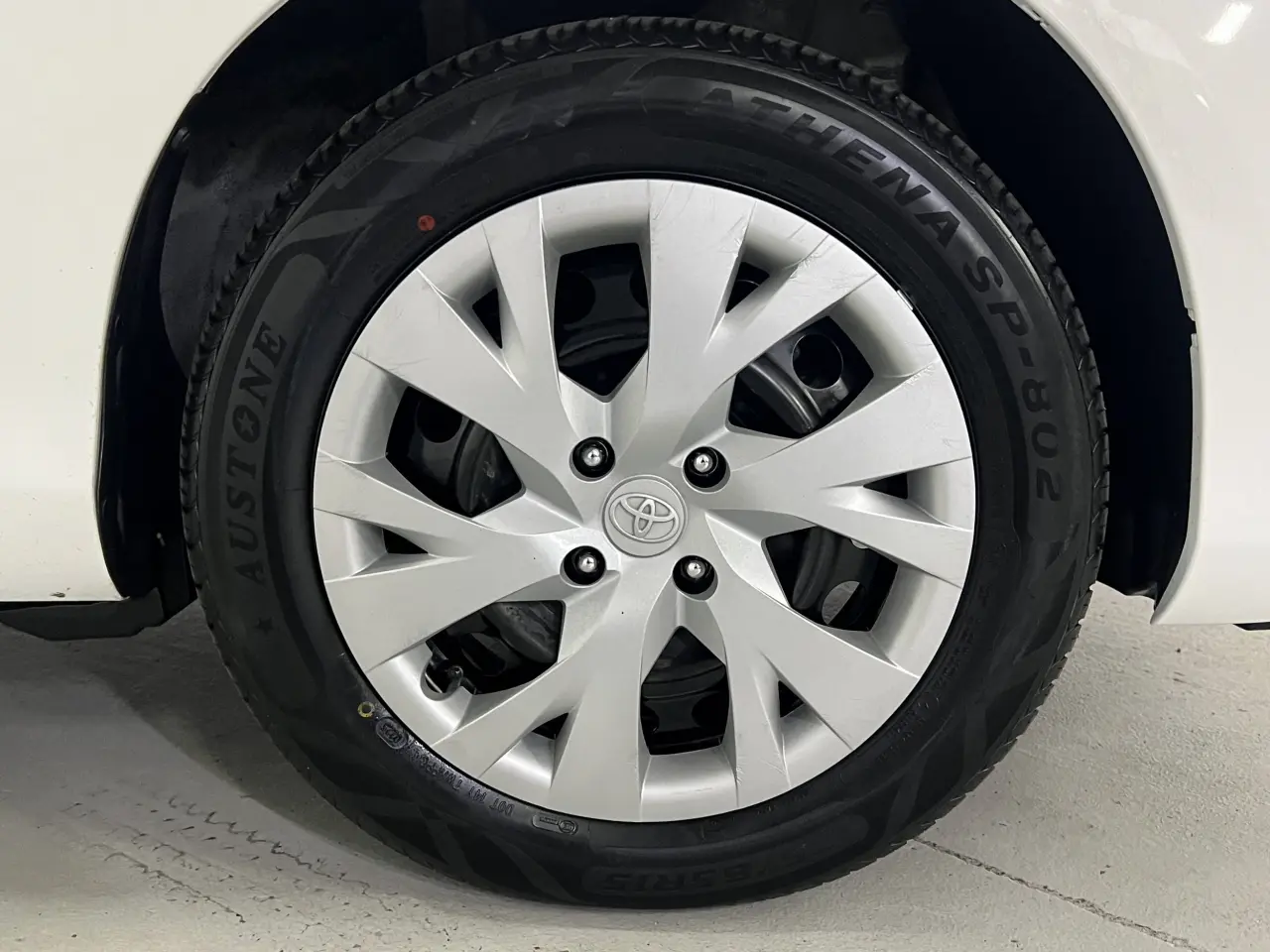 2017 TOYOTA YARIS Gallery Image 5