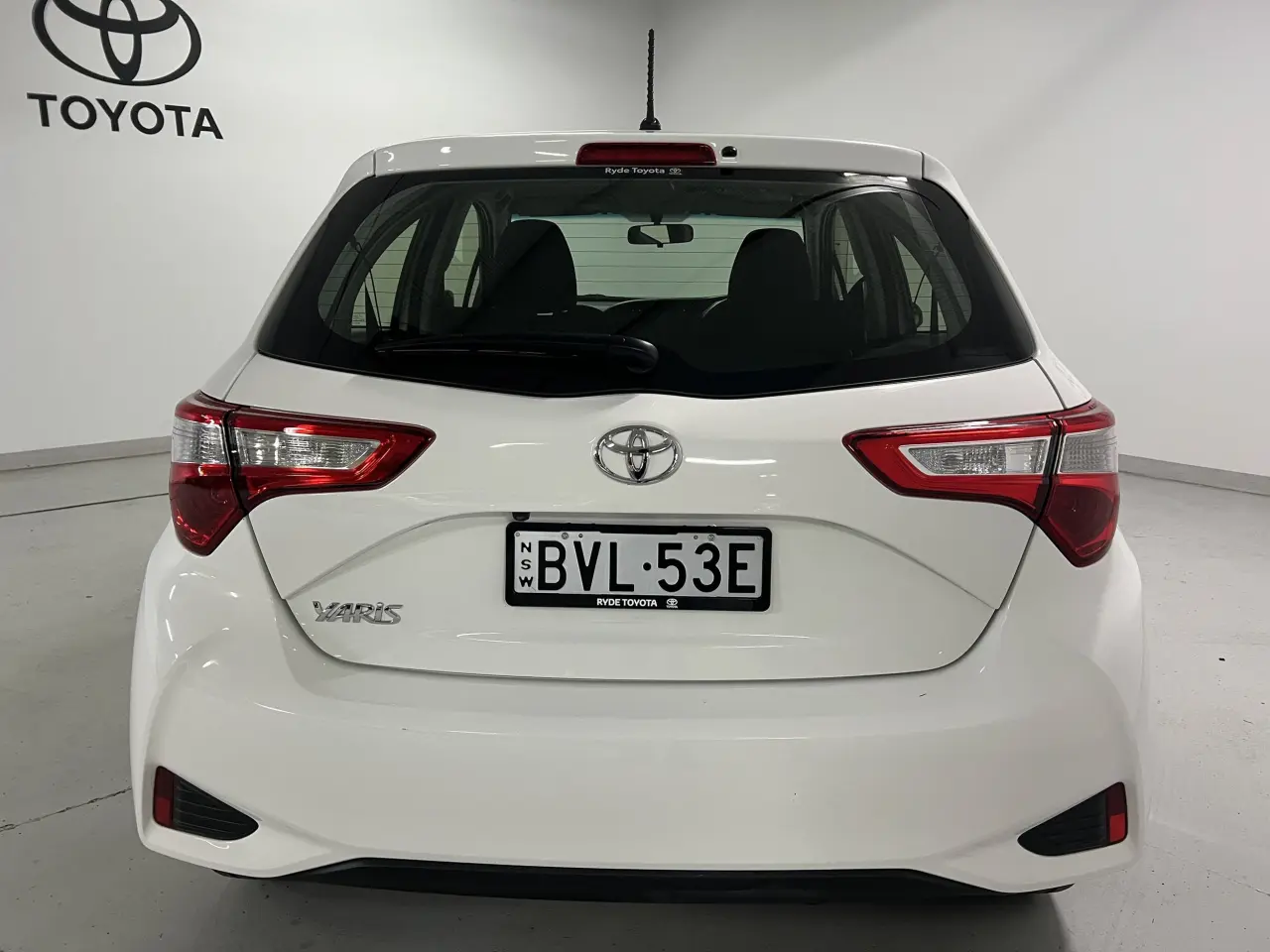2017 TOYOTA YARIS Gallery Image 7