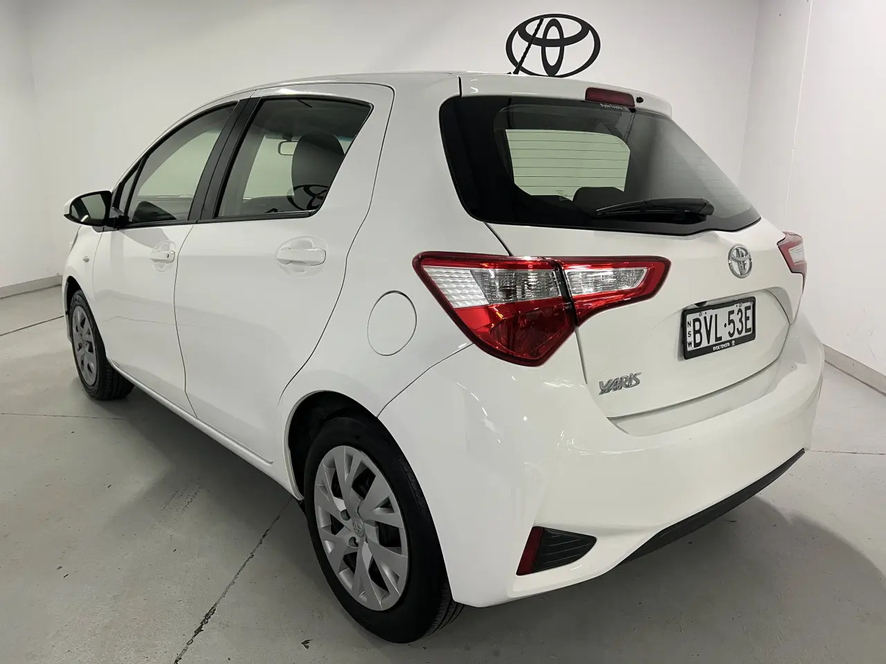 2017 TOYOTA YARIS Gallery Image 8