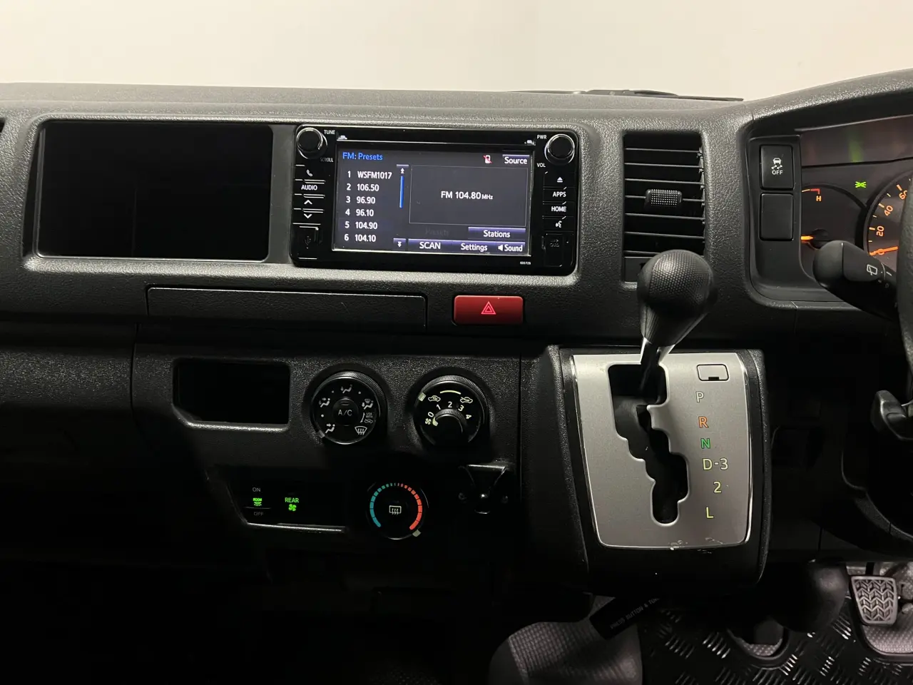 2019 TOYOTA HIACE Gallery Image 19