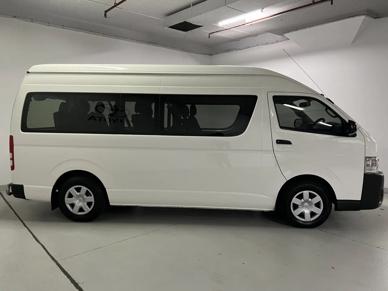 2019 TOYOTA HIACE Gallery Image 4
