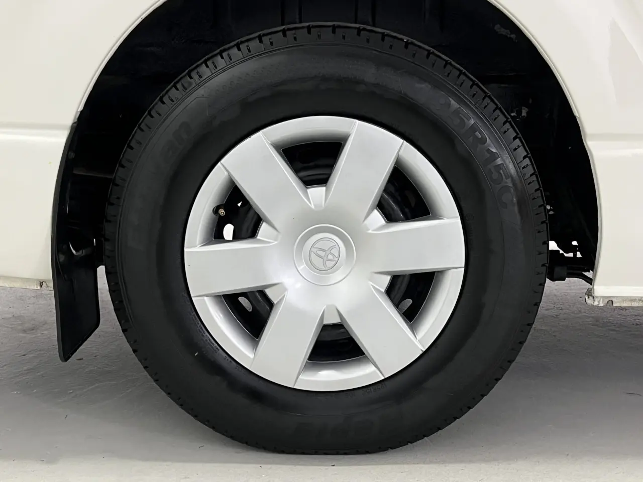 2019 TOYOTA HIACE Gallery Image 5
