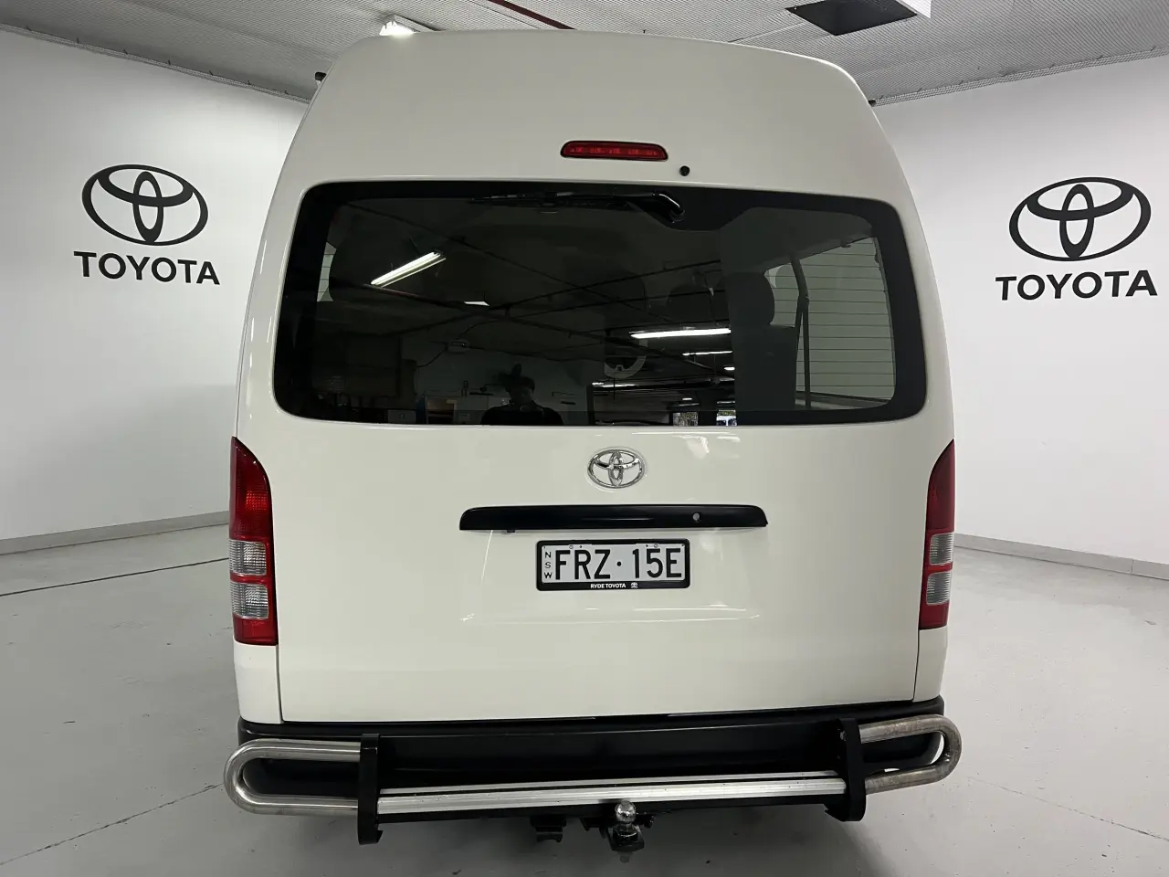2019 TOYOTA HIACE Gallery Image 6